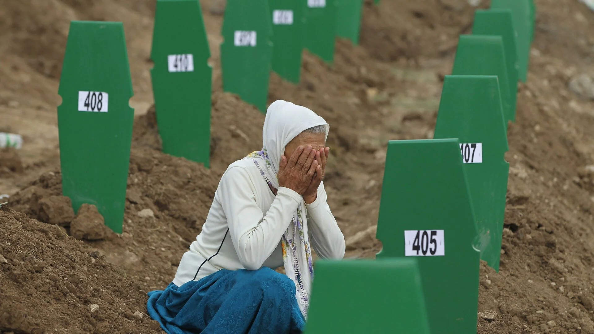 ЕС: Който отрича геноцида в Сребреница няма място в Европа 