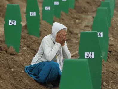 Започна ексхумацията на масови гробове от клането в Сребреница