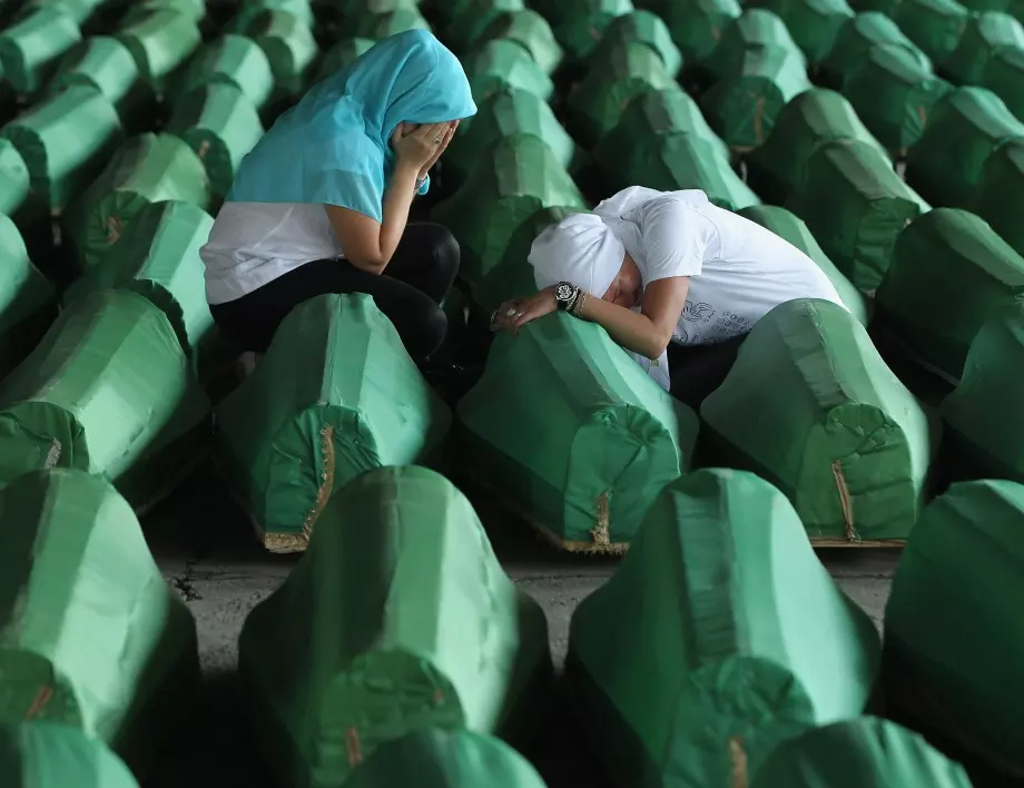 Холандия поднасе "най-дълбоки извинения" за геноцида в Сребреница 