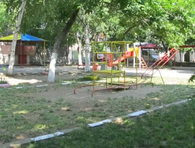 Демонтират детска площадка в столичния квартал 