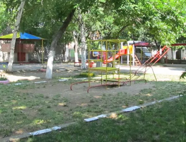 Демонтират детска площадка в столичния квартал "Стрелбище", за да строят... площадка