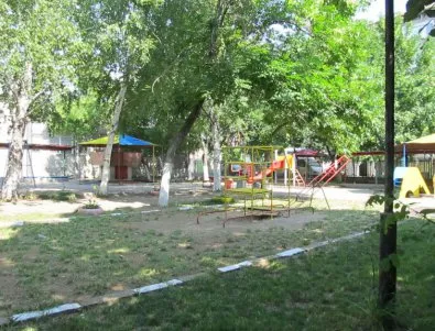Опасни детски площадки в Асеновград още чакат ремонт