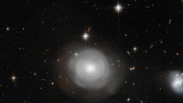 "Хъбъл" засне призрачна галактика
