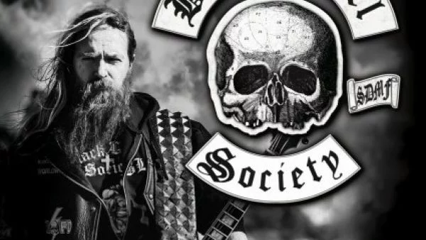 Двойната покана за Black Label Society отива при...