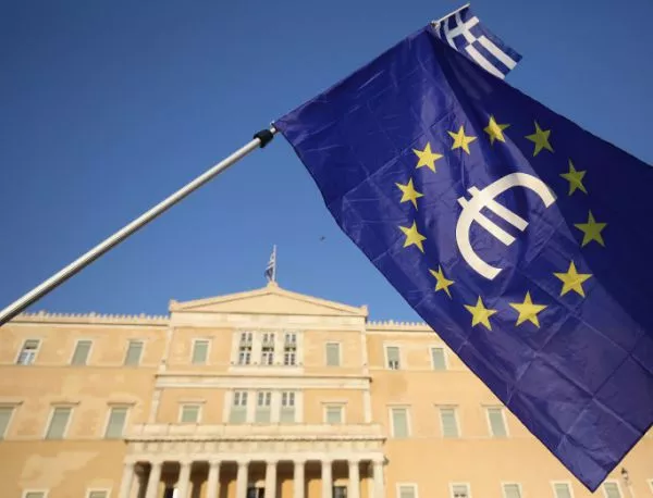 S&P вдигна кредитния рейтинг на Гърция 