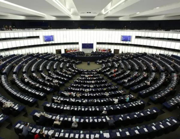 Юнкер и Таяни се скараха заради празния европарламент