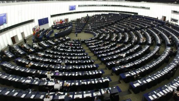 Близо половината българи имат доверие в Европейския парламент