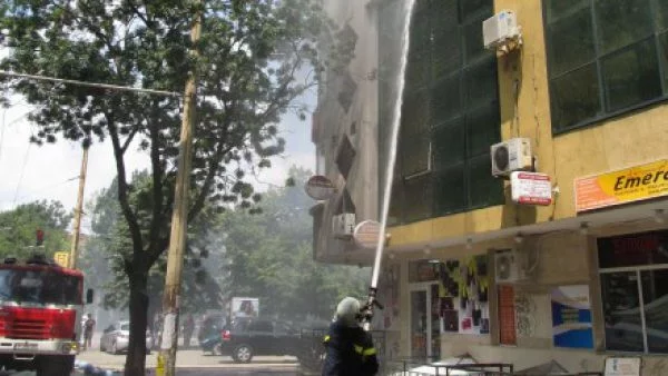 Пожар наложи евакуацията на жилищен блок в Русе