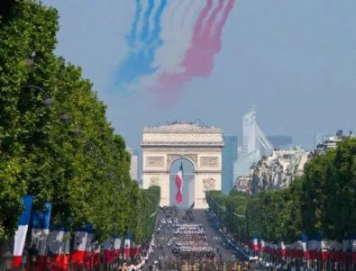 Франция отбеляза Деня на Бастилията със зрелищен военен парад 