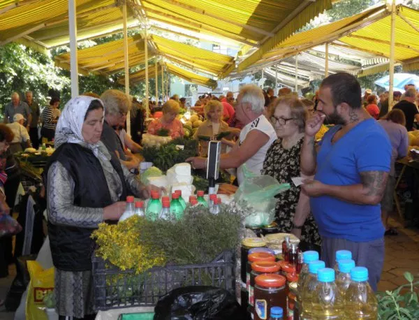 Агенция по храните затвори 4 обекта за продажба на плодове и зеленчуци
