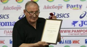 Пената в свой стил: Чужденците закъсняват, някои пътуват с камили