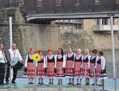Фолклорни състави от Румъния, Турция и Черна Гора ще танцуват на откритата сцена в Ловеч
