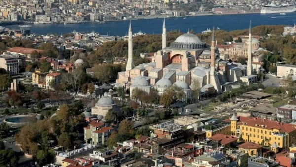 Турският туризъм губи милиарди заради страха от тероризъм