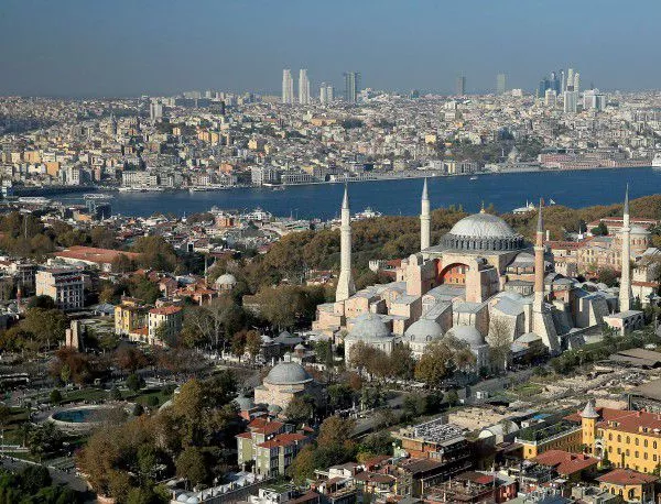 Задържаха заподозрени за нападението над американското консулство в Истанбул
