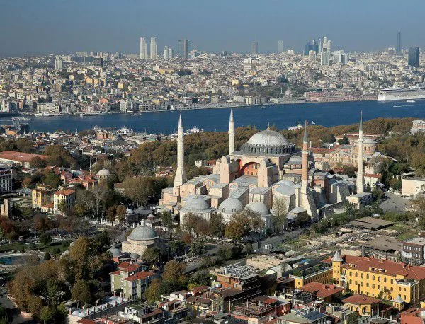 Външно министерство призова за бдителност при престой в големи турски градове