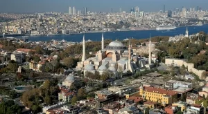 Туристите в Турция намаляха с 40%