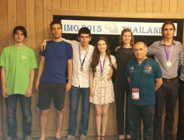 България спечели 2 сребърни и 1 бронзов медал от олимпиадата по математика в Тайланд