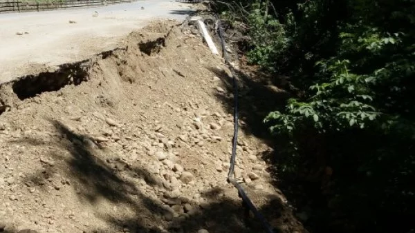 Семейство продължава да живее в мизерни условия в неделинското село Тънка бара