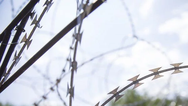 Унгария затваря с ограда границата с Хърватия