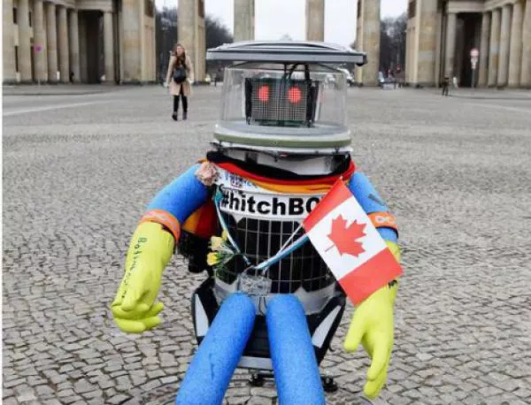 Говорещ робот обикаля света на стоп (ВИДЕО)