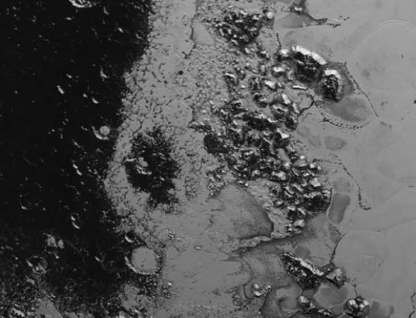 Още една планина в сърцето на Плутон