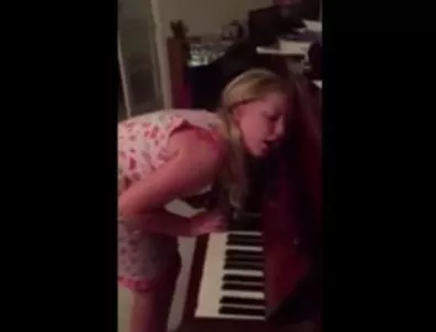 Момиче лунатик свири на пиано насън (ВИДЕО)