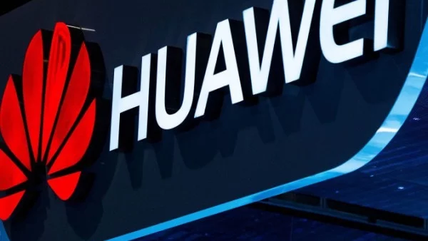 Финансовият директор на Huawei съди Канада 