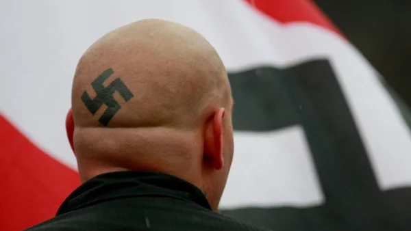 Известен британски неонацист призна, че всъщност е евреин и гей