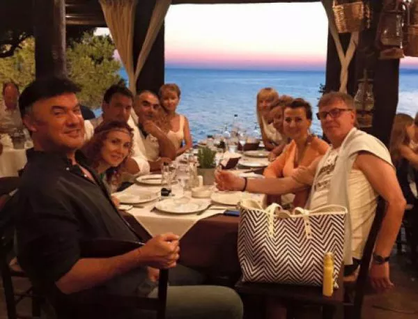 Вижте как се забавляваха Наско Сираков и Илиана Раева в Гърция (СНИМКИ)