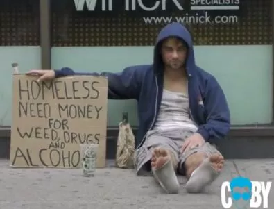 За какво бихте дали пари на бездомник - за алкохол или за детето му? Шокиращ експеримент!