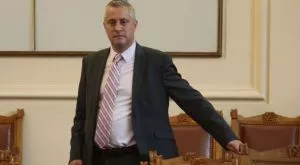 Министър се радва на новия Локомотив