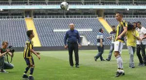 И синът на Ван Перси смени Юнайтед с Фенербахче