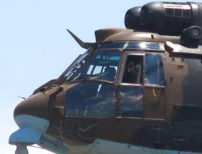 Пожарът в Рила не е овладян, хеликоптерът се повредил