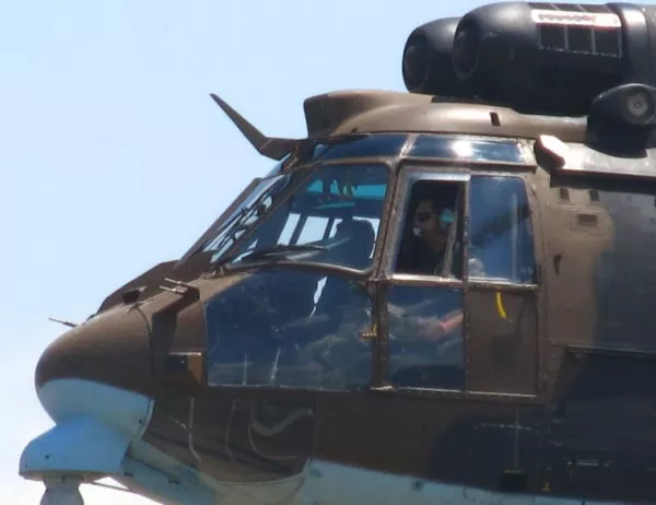 Военен хеликоптер падна в района на летището в Пловдив (ВИДЕО)