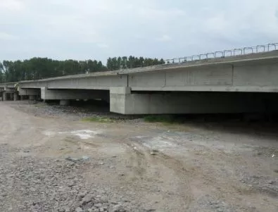 Строителството на моста над р. Марица, част от АМ 