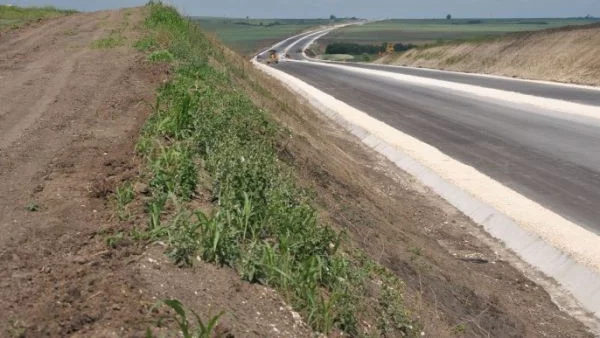 Четири фирми искат да строят връзката между магистралите „Марица” и „Тракия”