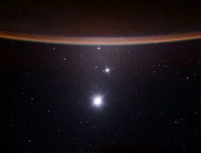 Юпитер, Венера и Луната на невероятна снимка от МКС