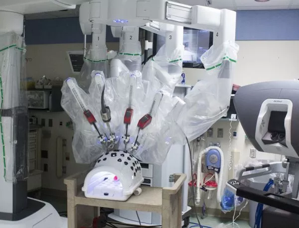 Роботите хирурзи също правят грешки