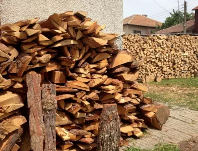 Намалява употребата на дърва за огрев, цената за кубик поевтиня