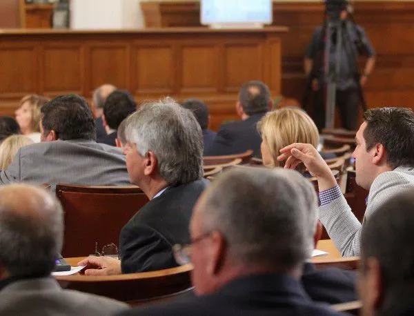 Депутатите не поискаха да следим гласуването на Конституцията по БНТ и БНР