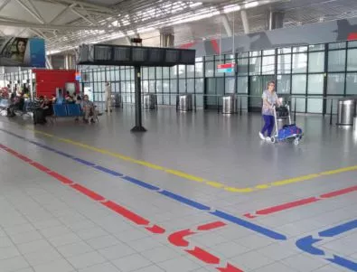 Цветни линии на летището вече упътват пътниците към 