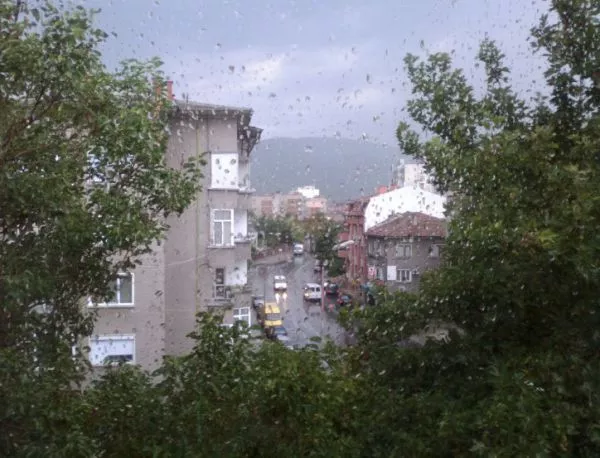 Няма данни за инциденти след бурята в Асеновград