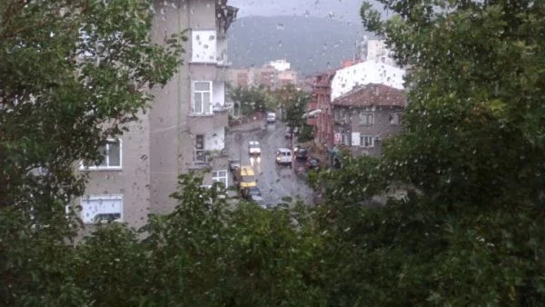 Няма данни за инциденти след бурята в Асеновград