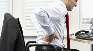 Как да облекчим болката в гърба, докато седим в офиса?