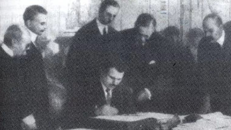 Подписан е Ньойският договор
