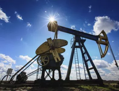 Страните от ОПЕК се споразумяха за ограничаване на добива на нефт 