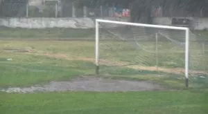 В А група стадионите нямат лампи, но в това село извадиха пачките за ремонт
