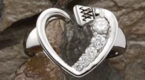 Футболист предложи на терена пред 20 хиляди зрители, тя каза "да" (ВИДЕО)