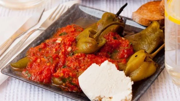 Печени чушки с доматен сос