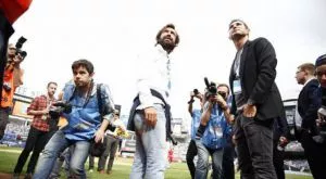 СНИМКА: Фенове се подиграха на Лампард и Пирло